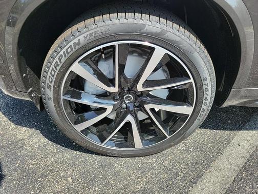 2025 Volvo XC90 B6 Plus 7-Seater