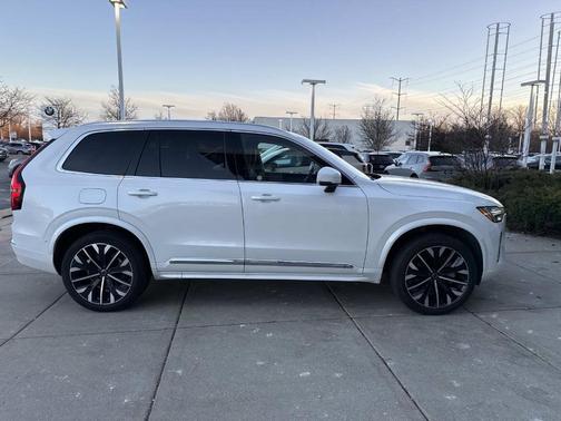 2025 Volvo XC90 B6 Plus 7-Seater