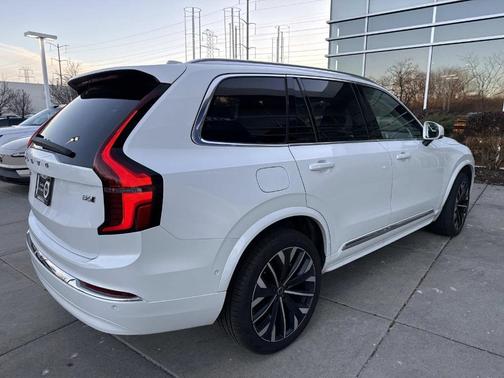 2025 Volvo XC90 B6 Plus 7-Seater