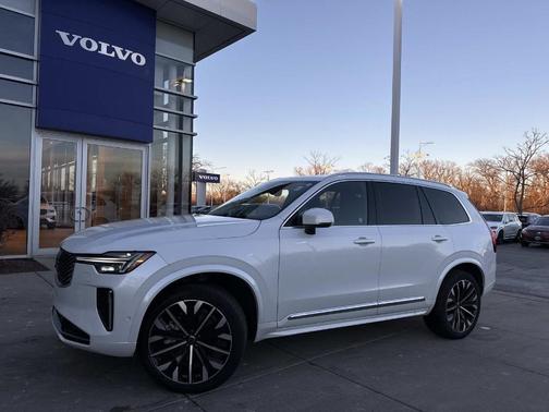 2025 Volvo XC90 B6 Plus 7-Seater