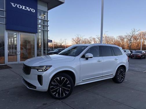 2025 Volvo XC90 B6 Plus 7-Seater