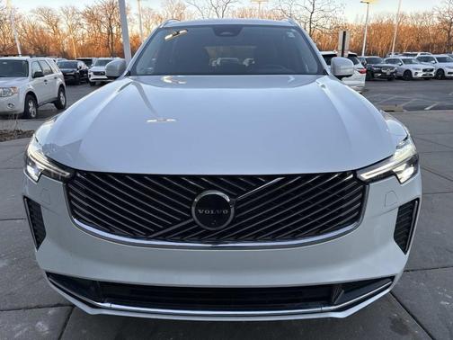 2025 Volvo XC90 B6 Plus 7-Seater