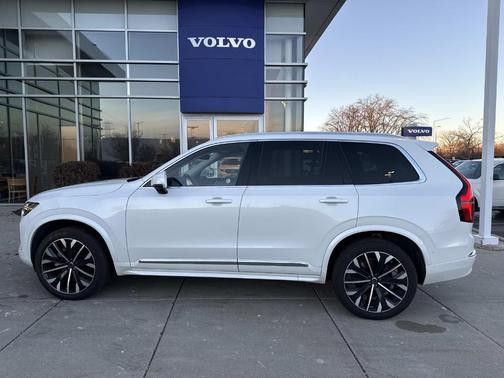 2025 Volvo XC90 B6 Plus 7-Seater