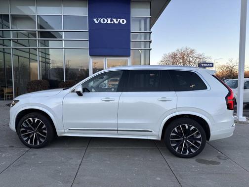 2025 Volvo XC90 B6 Plus 7-Seater