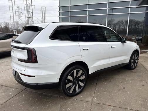 2025 Volvo EX90 Twin Motor Plus