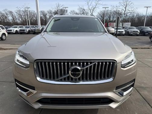 2025 Volvo XC90 B6 Ultra