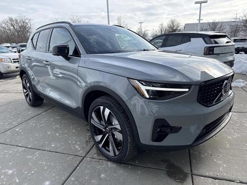 2026 Volvo XC40 B5 Plus