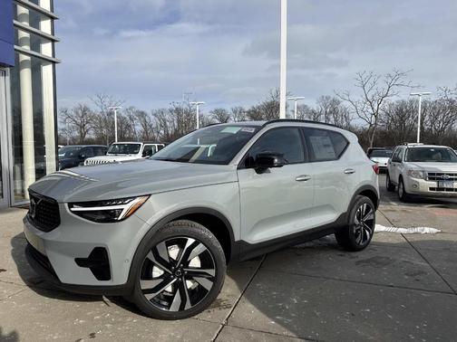 2026 Volvo XC40 B5 Plus