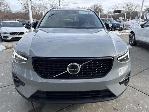 2026 Volvo XC40 B5 Plus