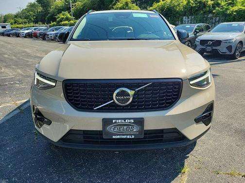 2025 Volvo XC40 B5 Plus Dark Theme