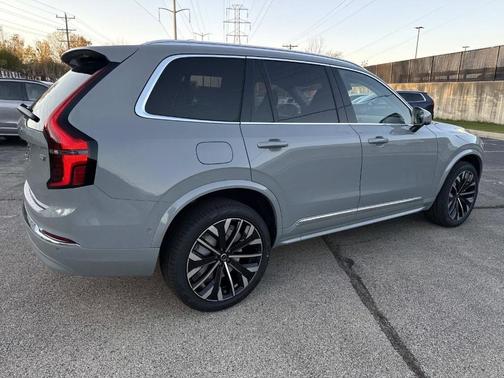 2026 Volvo XC90 B6 Plus 7-Seater