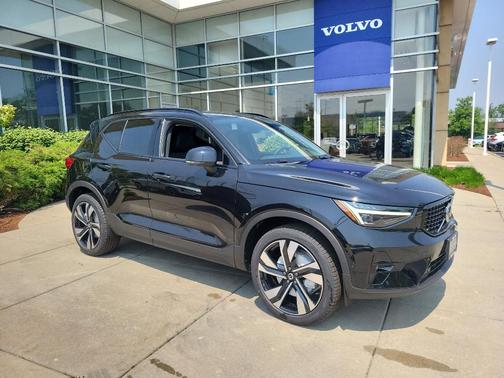 2025 Volvo XC40 B5 Plus Dark Theme