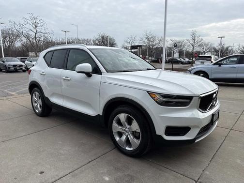 2020 Volvo XC40 T5 Momentum