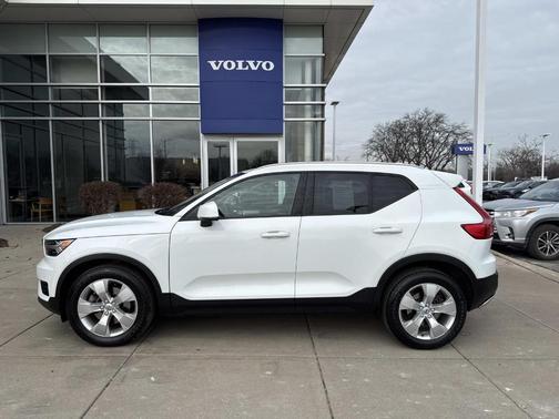 2020 Volvo XC40 T5 Momentum