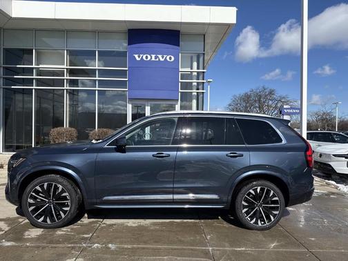 2025 Volvo XC90 B6 Plus 7-Seater