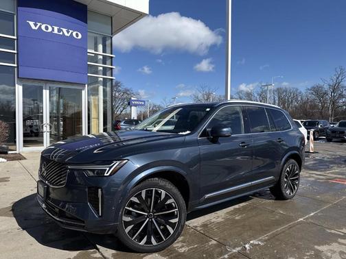 2025 Volvo XC90 B6 Plus 7-Seater