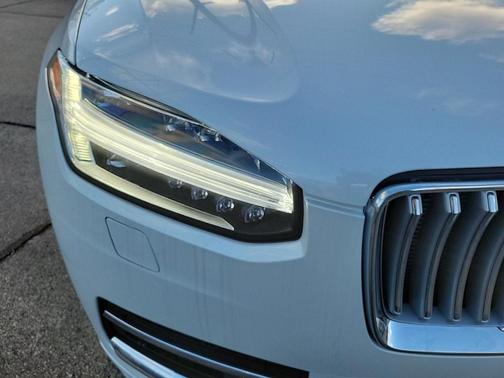 2025 Volvo XC90 B6 Plus 7-Seater
