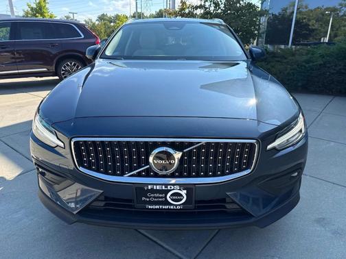 2024 Volvo V60 Cross Country B5 Plus