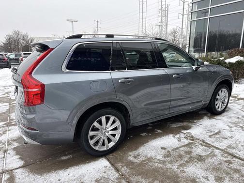 2018 Volvo XC90 T5 Momentum