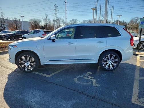 2025 Volvo XC90 Plug-In Hybrid T8 Plus 7-Seater