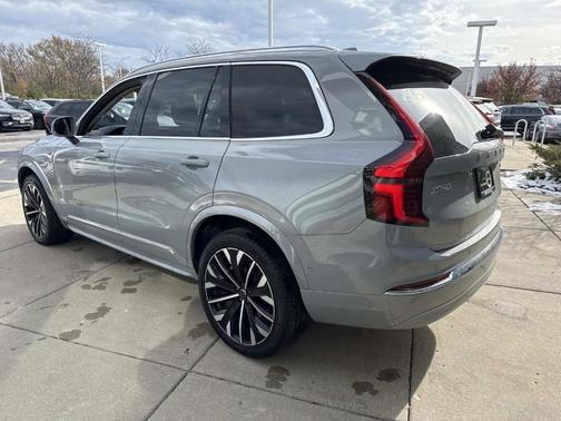 2025 Volvo XC90 B6 Plus 7-Seater
