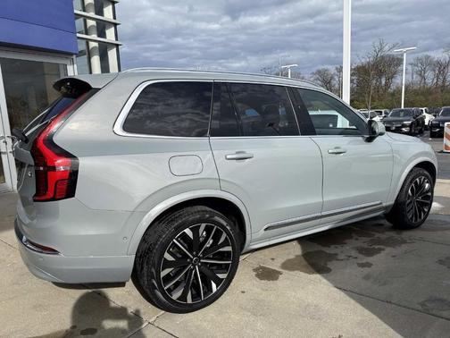 2025 Volvo XC90 B6 Plus 7-Seater