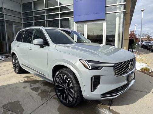 2025 Volvo XC90 B6 Plus 7-Seater