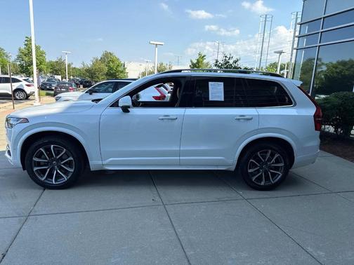 2018 Volvo XC90 T6 Momentum