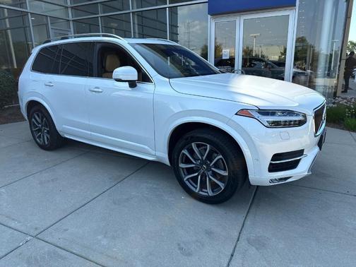 2018 Volvo XC90 T6 Momentum