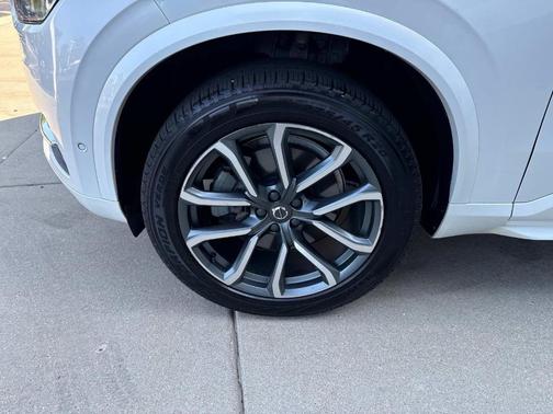 2018 Volvo XC90 T6 Momentum