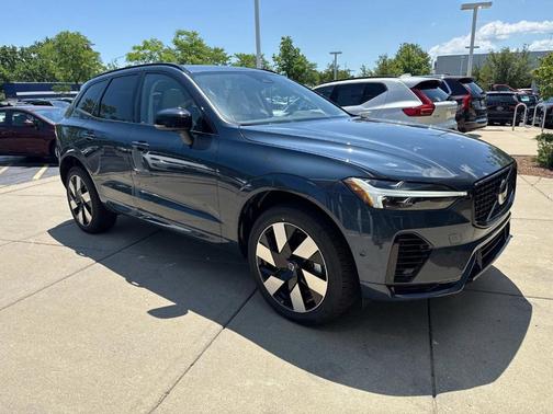 2025 Volvo XC60 Plug-In Hybrid T8 Plus