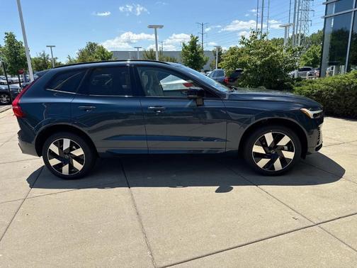2025 Volvo XC60 Plug-In Hybrid T8 Plus