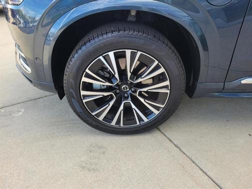 2025 Volvo XC90 Plug-In Hybrid T8 Plus 7-Seater