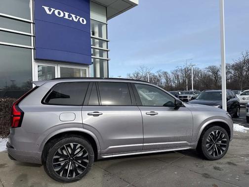 2026 Volvo XC90 B6 Ultra Dark Theme 7-Seater
