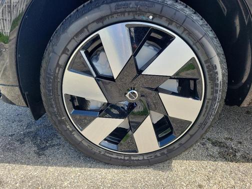 2025 Volvo XC60 Plug-In Hybrid T8 Plus