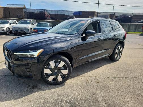 2025 Volvo XC60 Plug-In Hybrid T8 Plus