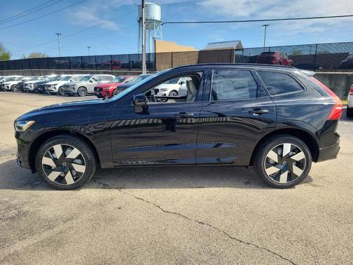 2025 Volvo XC60 Plug-In Hybrid T8 Plus