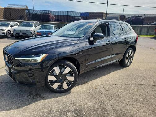 2025 Volvo XC60 Plug-In Hybrid T8 Plus