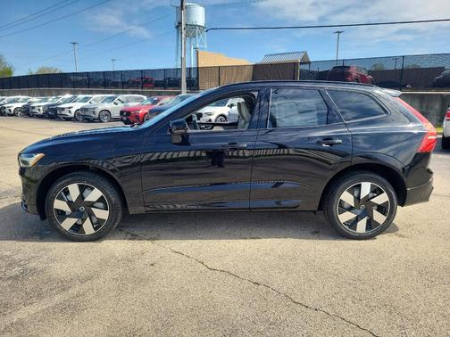2025 Volvo XC60 Plug-In Hybrid T8 Plus
