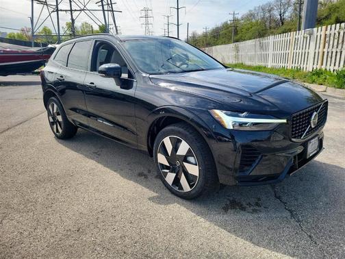 2025 Volvo XC60 Plug-In Hybrid T8 Plus