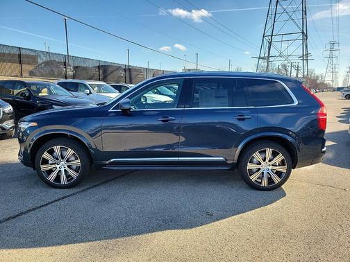 2025 Volvo XC90 B6 Plus 7-Seater