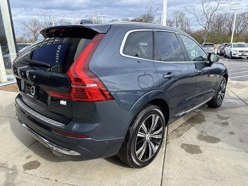 2023 Volvo XC60 Recharge Plug-In Hybrid T8 Plus Bright Theme