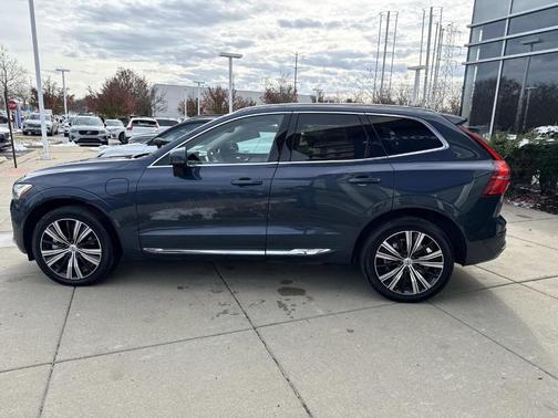 2023 Volvo XC60 Recharge Plug-In Hybrid T8 Plus Bright Theme