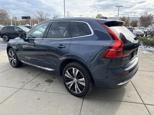 2023 Volvo XC60 Recharge Plug-In Hybrid T8 Plus Bright Theme