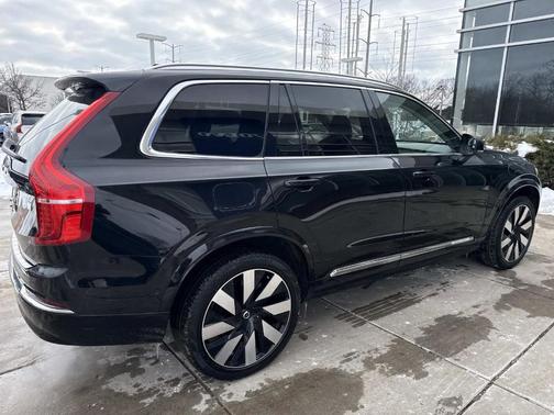2024 Volvo XC90 Recharge Plug-In Hybrid T8 Plus Bright Theme 7 Passenger