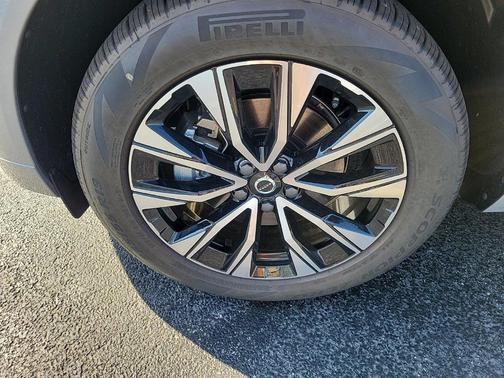 2025 Volvo XC60 B5 Core