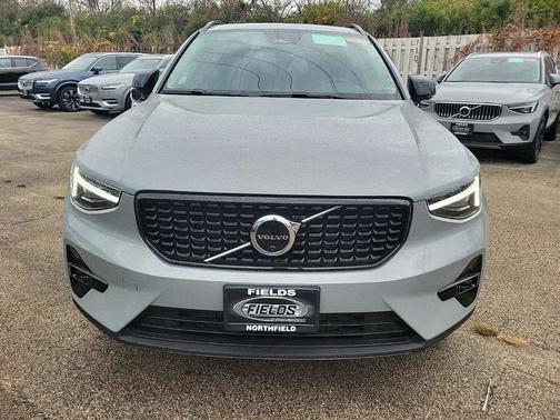 2025 Volvo XC40 B5 Plus Dark Theme