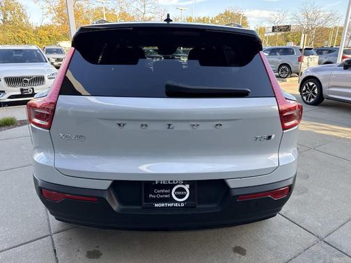 2022 Volvo XC40 T5 R-Design