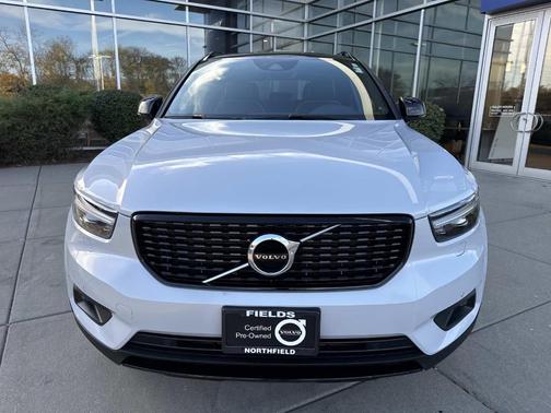 2022 Volvo XC40 T5 R-Design