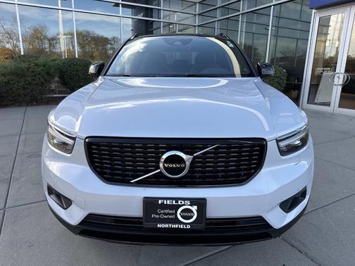 2022 Volvo XC40 T5 R-Design